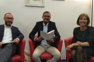 David Diop mit Torsten König, CFF, und Odile Vassas, Stiftung Brigitte Schubert-Oustry